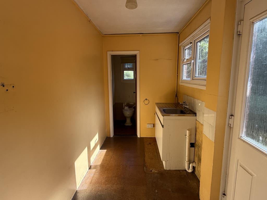 Lot: 127 - ATTRACTIVE SEMI-DETACHED HOUSE IN NEED OF IMPROVEMENT WITH POTENTIAL FOR EXTENSION - Utility Room of semi in need of improvement